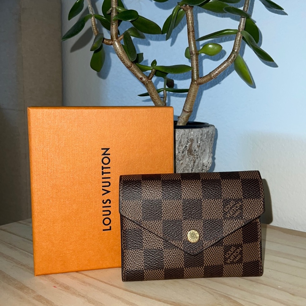LV victorine wallet